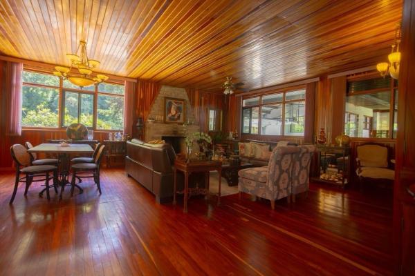 Private estate with river and hotel potential