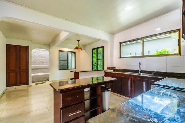Residence for rent in altos del golf