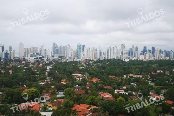 Venta de penthouse con vista al mar y la ciudad