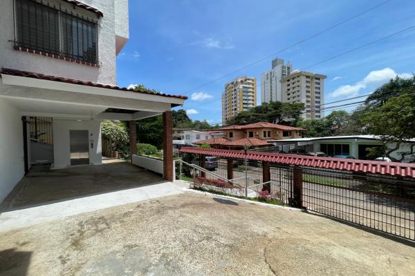 Venta de casa dos pisos con elevador en la loma (hato pintado)