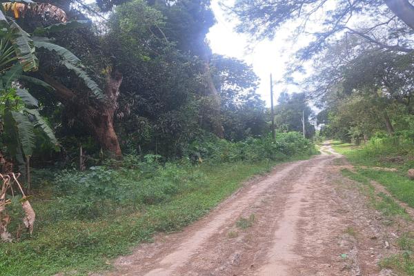 Venta de terreno en juan hombron con edificación