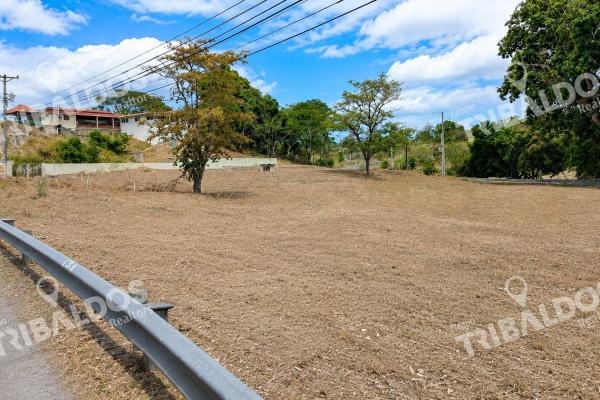 Venta de terreno comercial con mejoras