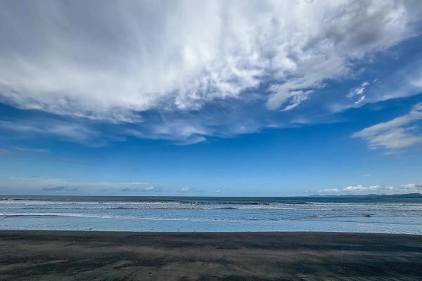 +9 hectares of flat beachfront land for sale