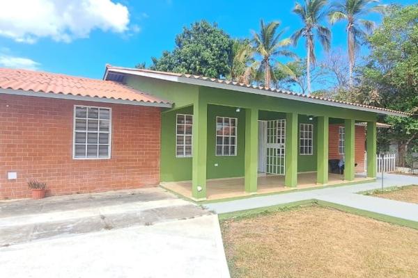 House with pool large lot nueva gorgona panama