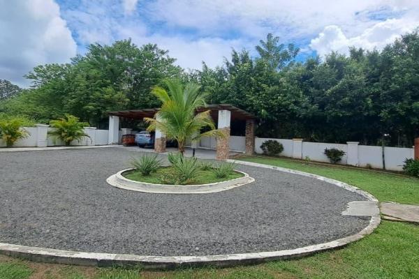 4 bedroom house with private pool and jacuzzi