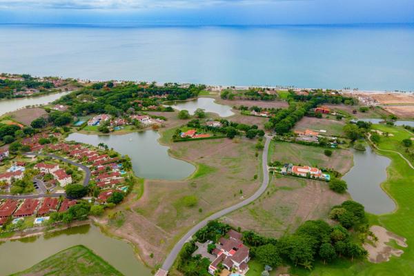 Lake view apartment in casa del sol buenaventura