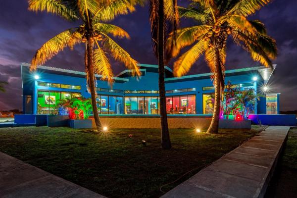Casa exclusiva frente al mar en playa la barqueta chiriquí