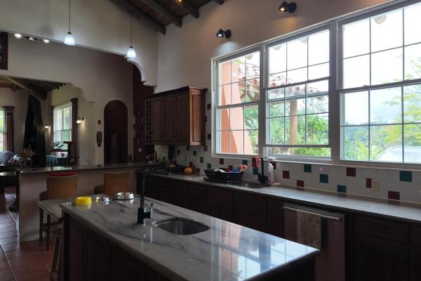 Spacious home for sale in altos del maria with pan