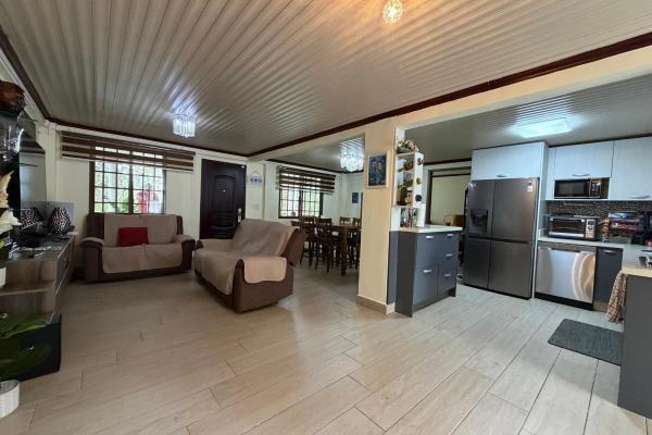 Se vende casa en altos de cerro azul