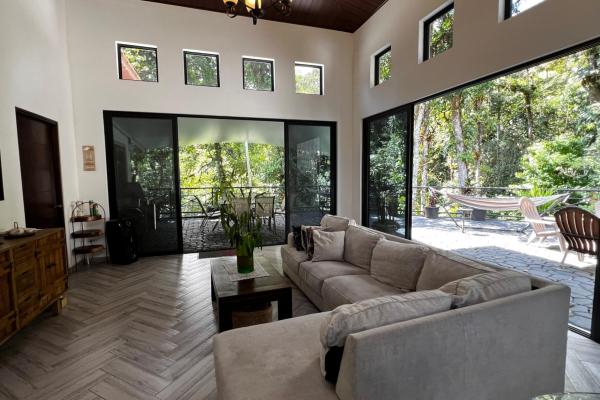 Mountain view home in altos del maria