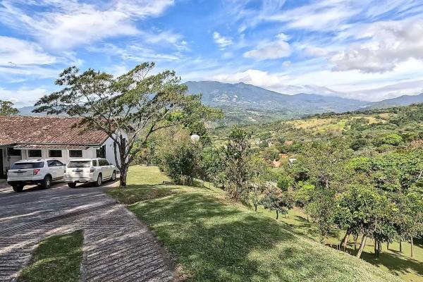 Home with stunning views for sale in jaramillo