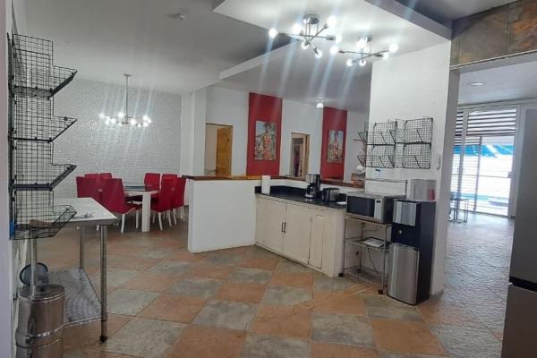4 bedroom house with private pool and jacuzzi