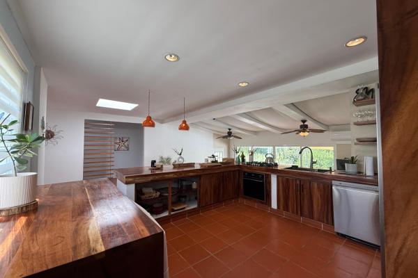 Casa privada con piscina y amplio terreno en coronado