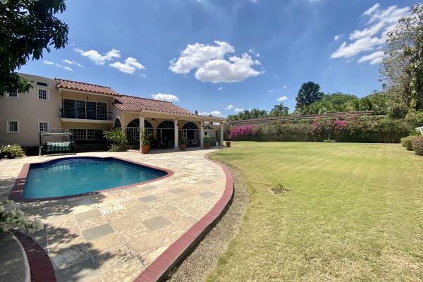 Venta de casa con vista a cancha de golf en coronado