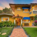 Coronado golf club home with pool