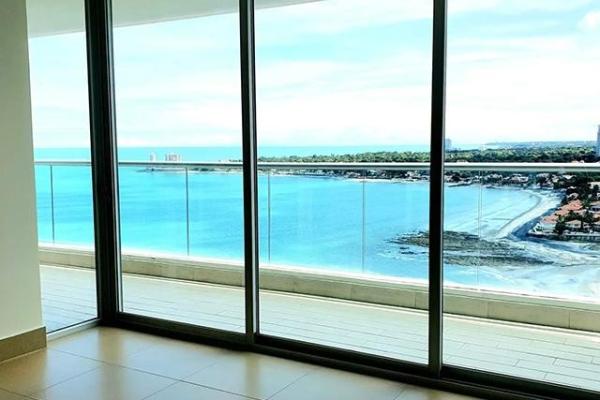 Apartment with spectacular ocean view