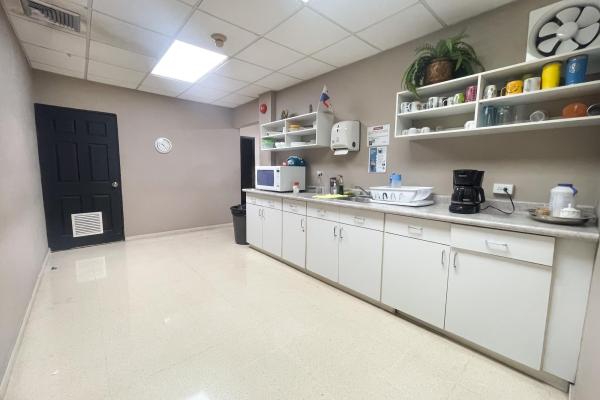 Se vende edificio comercial con galera y oficina