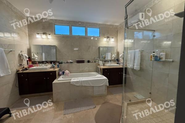 Sale of house in fairway estates, santa maría