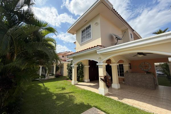 House for sale in villa valencia, south coast
