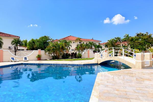 Alquiler de casa unifamiliar en esquina – costa sur, villa valencia