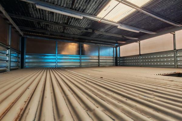 For sale lot / warehouse in chanis