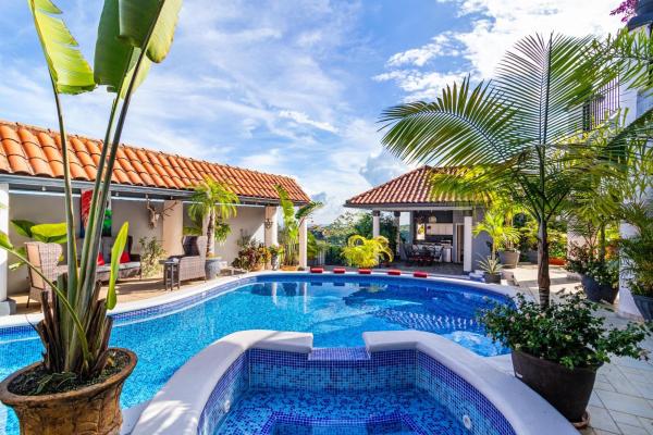 Magnificent mansion in los molinos boquete
