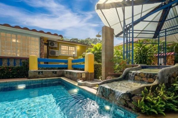 Coronado golf club home with pool