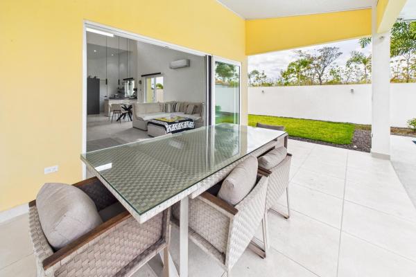 Hermosa casa moderna de 2 dormitorios con piscina