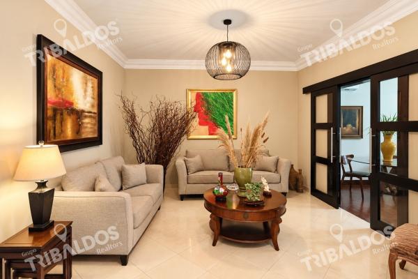 Sale of 2 houses in 1 in costa del este