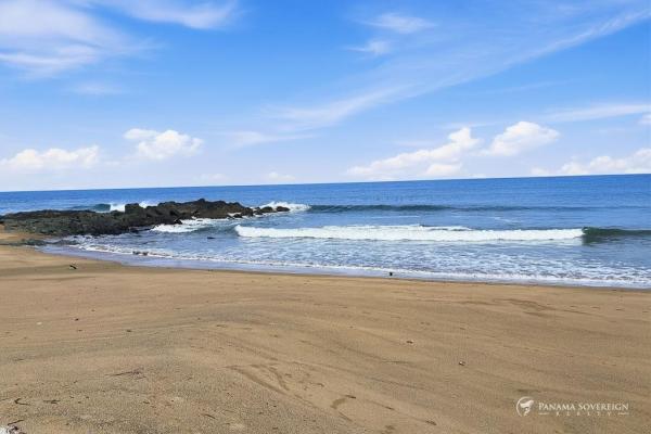 Costa pedasí beachfront lot – 35m premium frontage