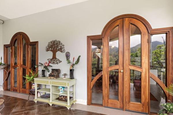 Sophisticated mountain house in boquete the spring
