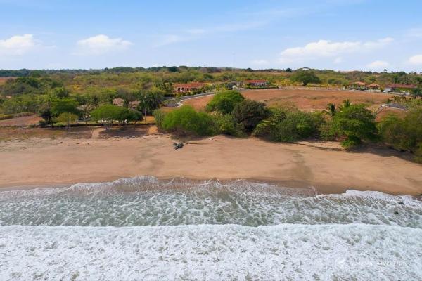 Costa pedasí beachfront lot – 35m premium frontage