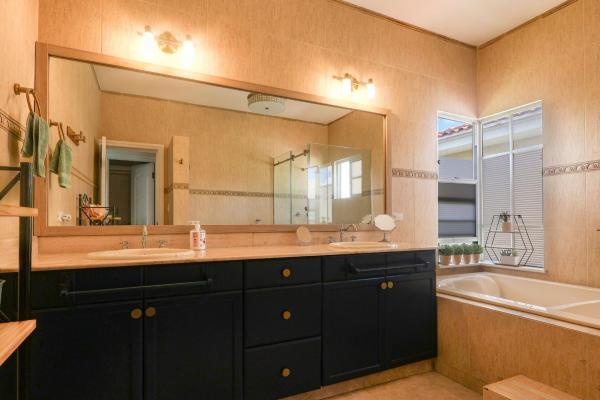 Venta de casa unifamiliar en palmeras del este, costa del este remodelada