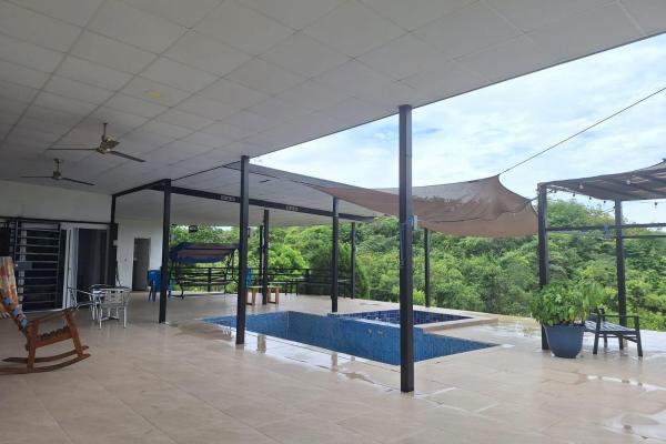 Casa con piscina y 1,8 hectáreas de terreno