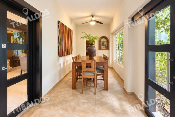 Sale of 2 houses in 1 in costa del este