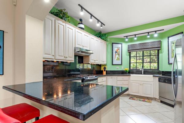Rare 3-bedroom corner condo in valle escondido