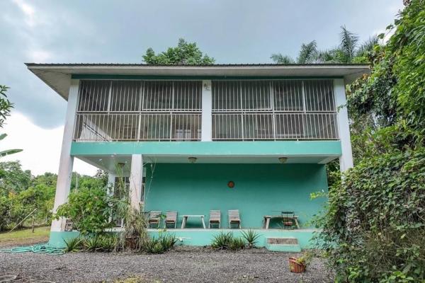 Casa con más de 1 hectárea y dos residencias
