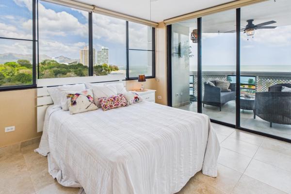 4 bdrm beachfront condo newly renovated coronado