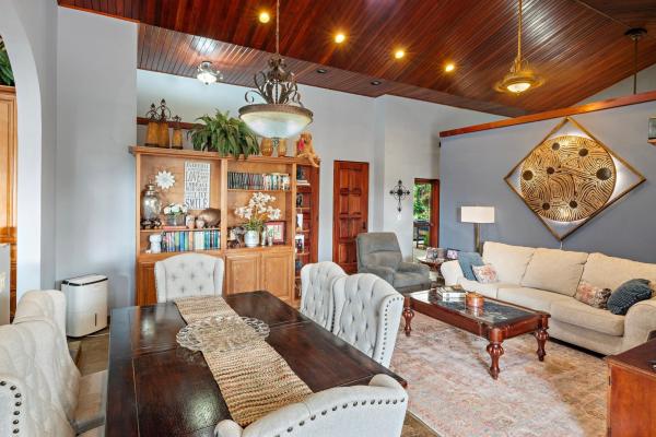 Elegante casa estilo colonial en valle escondido boquete