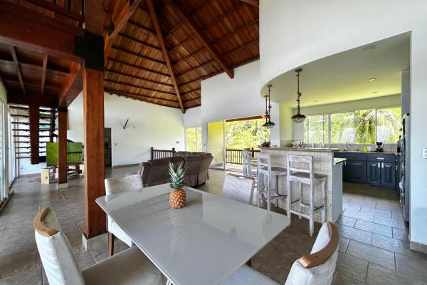 Hermosa villa frente al agua con muelle privado en sunset point, isla colón