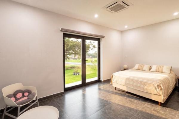 Casa de estilo contemporáneo en boquete country club, panamá.