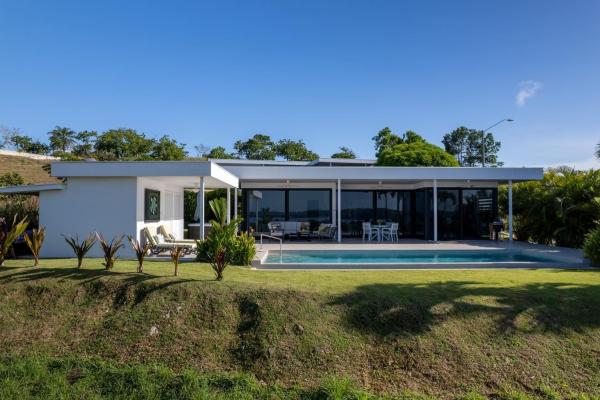 Casa moderna-hermosa bay boca chica panamá