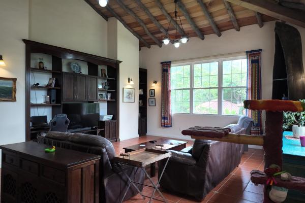 Spacious home for sale in altos del maria with pan