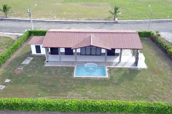 Casa con piscina en coco beach, panamá