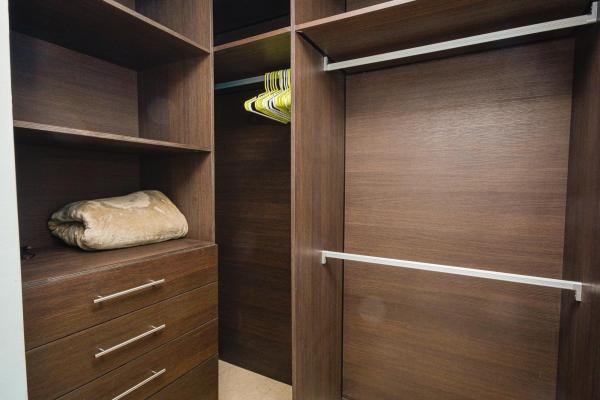 Apartamento remodelado de 2 habitaciones más estudio en planta alta