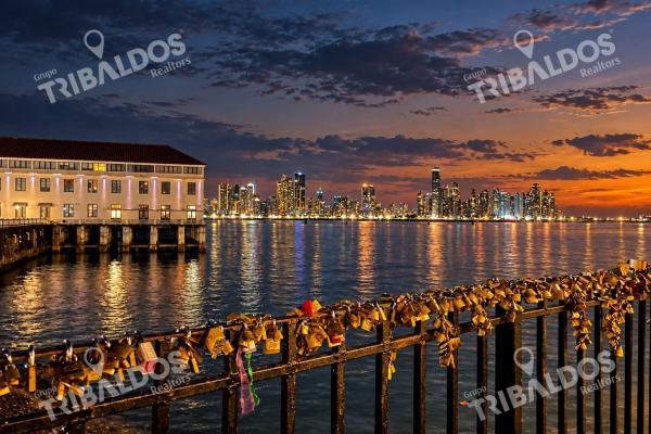 Residential building for sale in casco antiguo