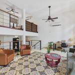 El refugio del narrador: un loft romántico de 3 niveles