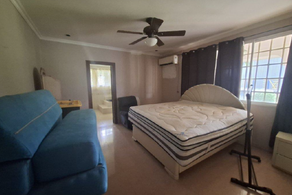 Venta de casa tipo chalet con terreno en la chorrera