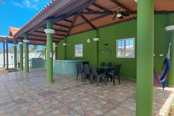 House with pool large lot nueva gorgona panama