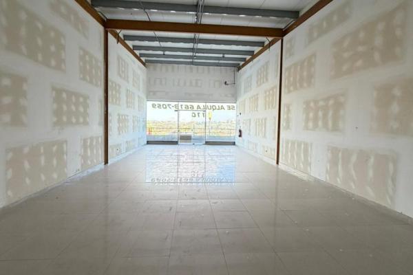 Commercial premises in plaza on d' go